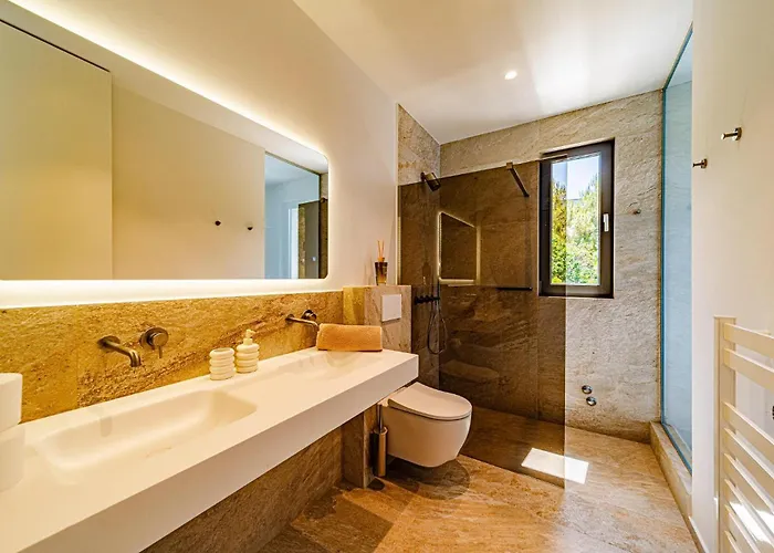 Cozy Home In Prizba, Blato *